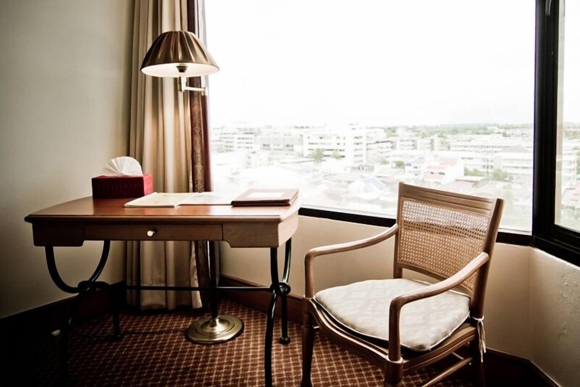 Laithong Hotel Убон Ратчатани Екстериор снимка