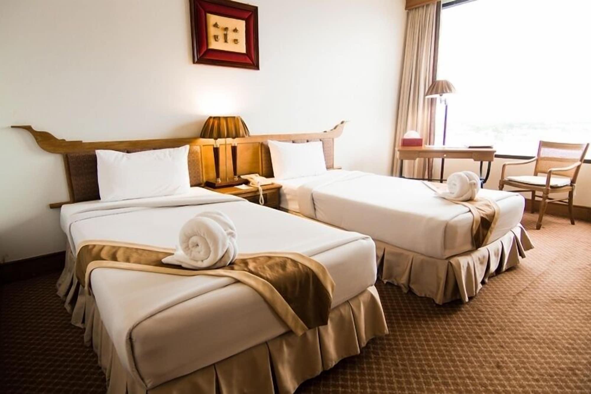Laithong Hotel Убон Ратчатани Екстериор снимка