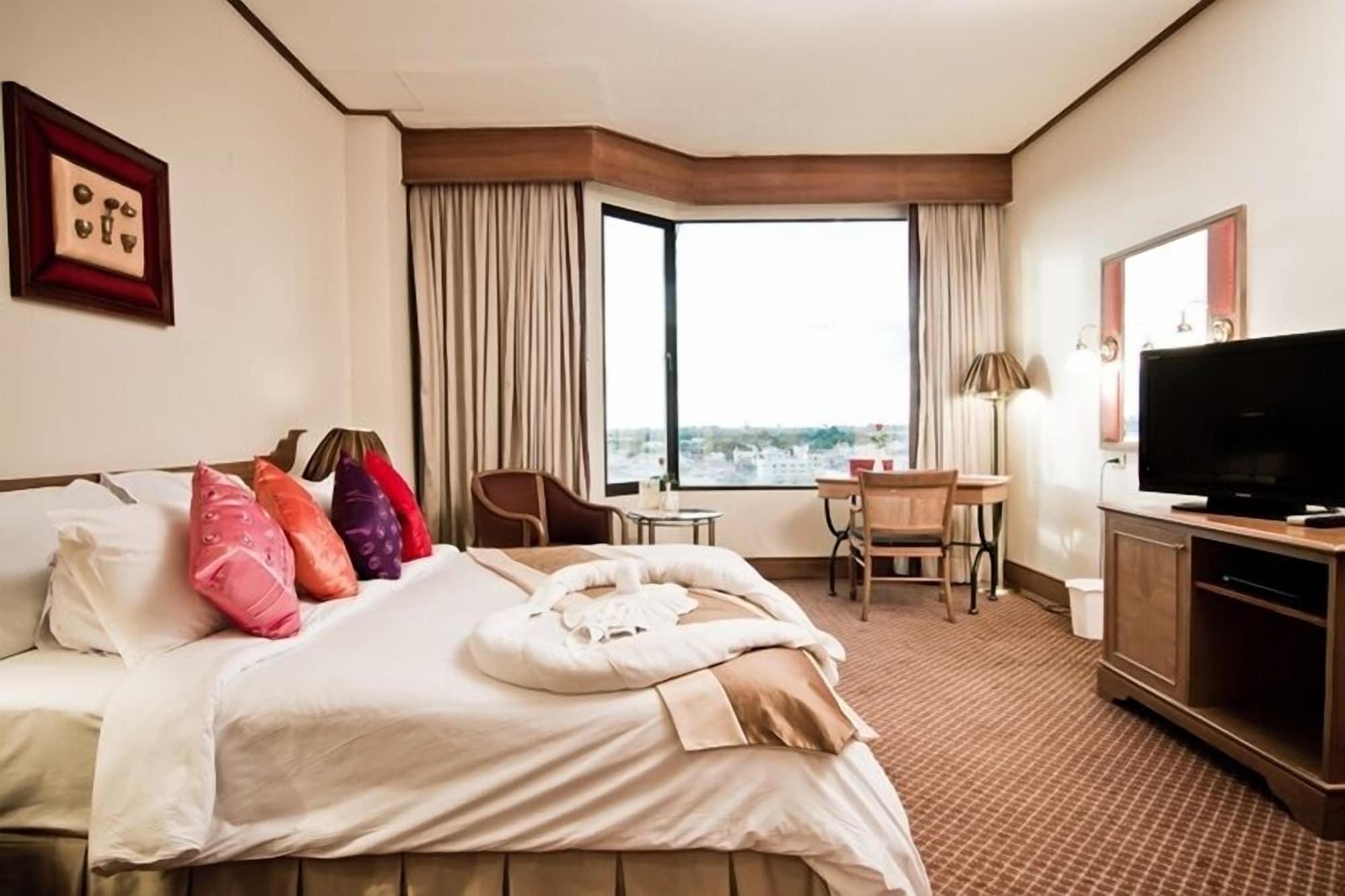 Laithong Hotel Убон Ратчатани Екстериор снимка