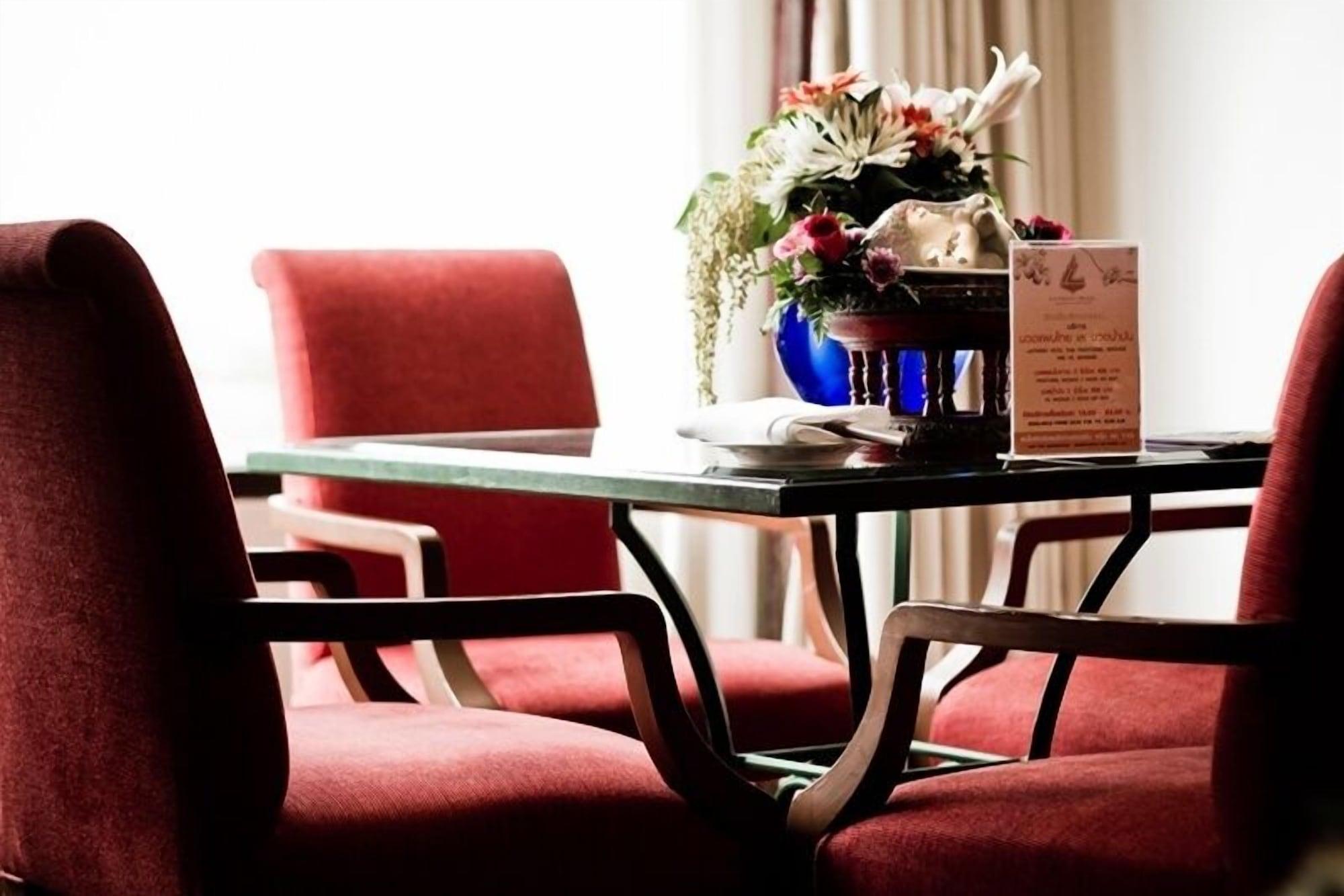Laithong Hotel Убон Ратчатани Екстериор снимка