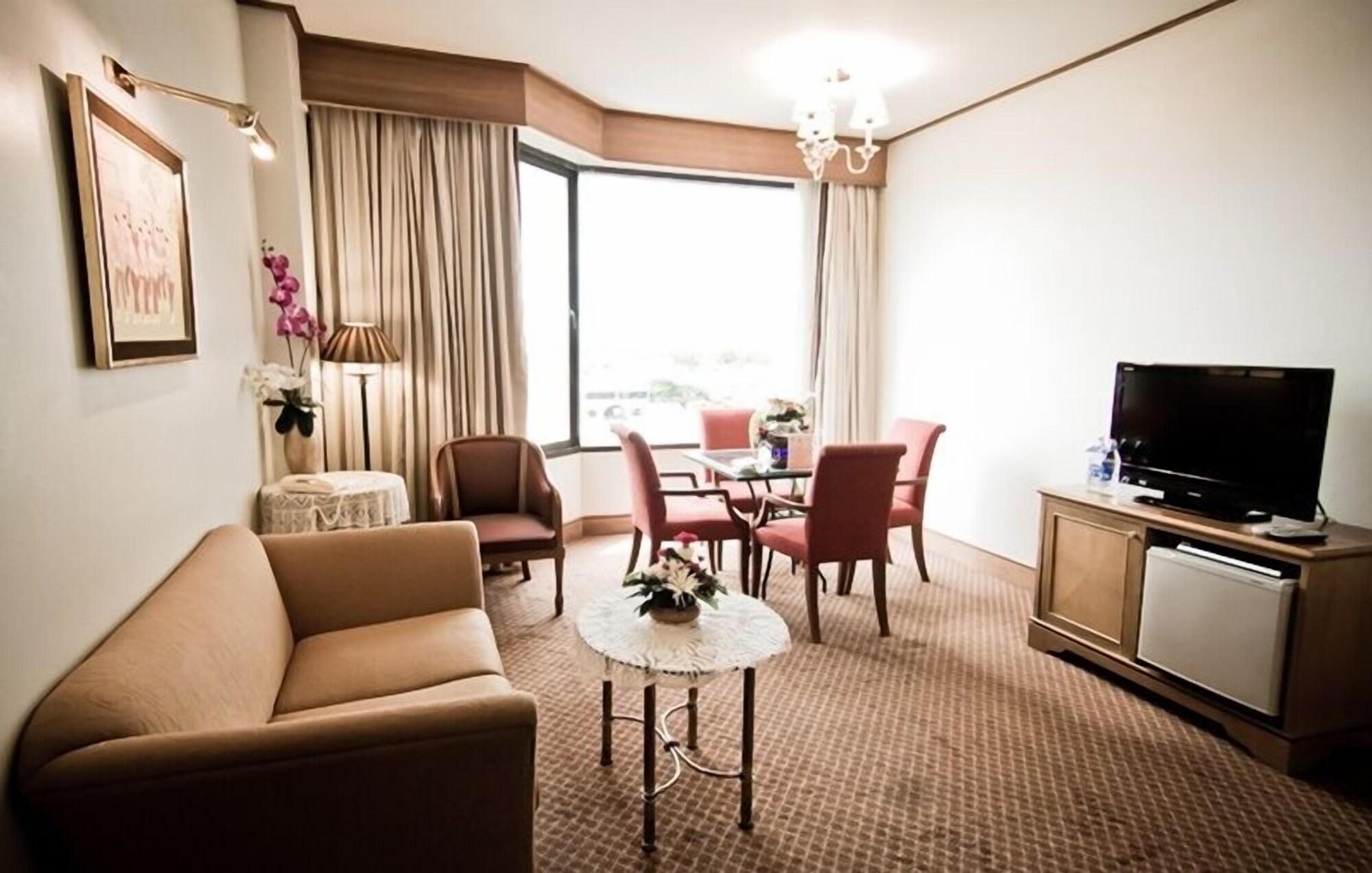 Laithong Hotel Убон Ратчатани Екстериор снимка