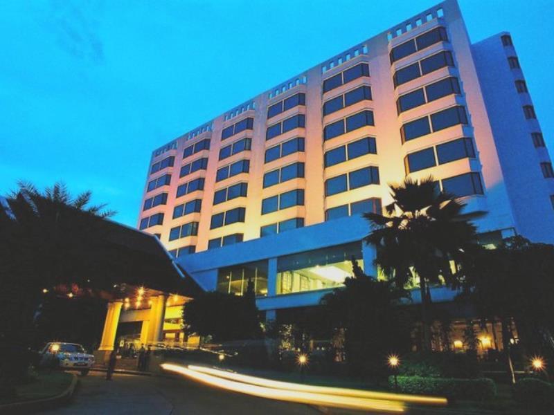 Laithong Hotel Убон Ратчатани Екстериор снимка