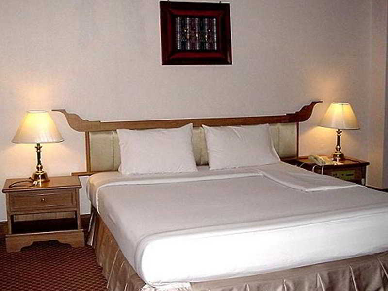 Laithong Hotel Убон Ратчатани Екстериор снимка
