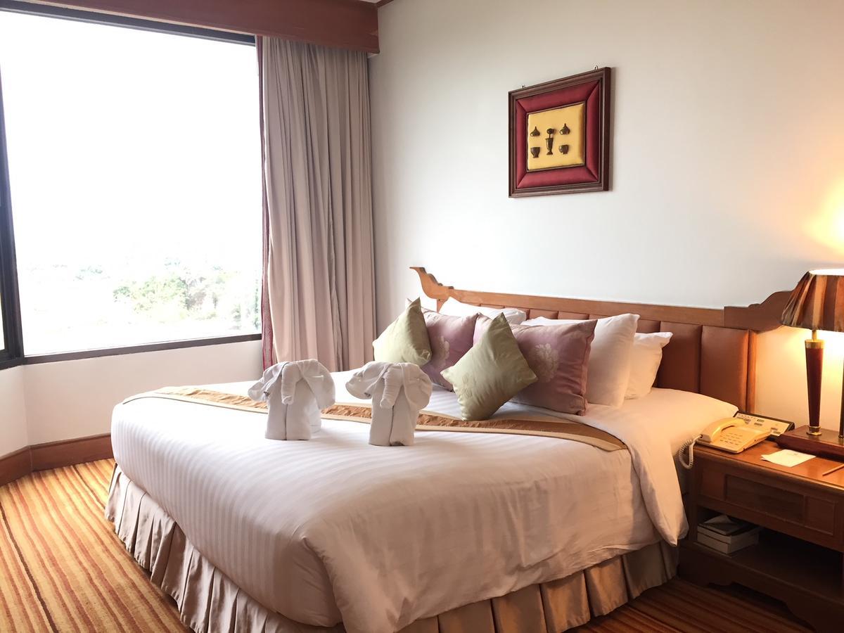 Laithong Hotel Убон Ратчатани Екстериор снимка